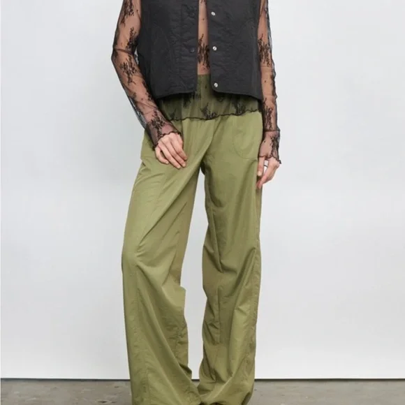 Elastic Drawstring Waist and Bottom Detail - Picture 5 of 6